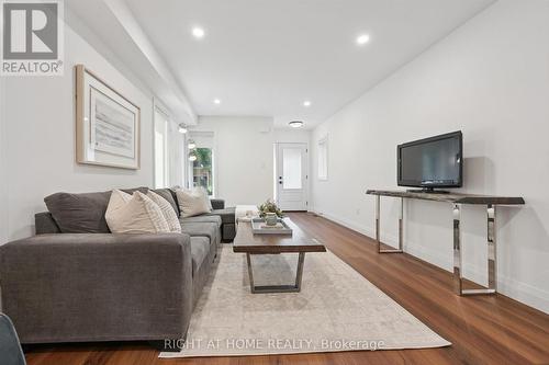 2294 Seton Crescent, Burlington, ON 