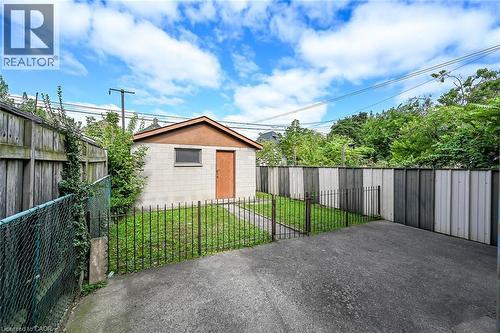 15 Kinrade Avenue, Hamilton, ON 