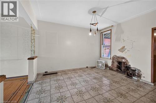 15 Kinrade Avenue, Hamilton, ON 
