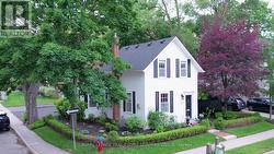 124 CHISHOLM STREET  Oakville, ON L6K 3J2