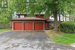 206 CYPRESS COURT Ottawa, ON K2H 8Z8