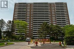 807 - 240 SCARLETT ROAD Toronto, ON M6N 4X4