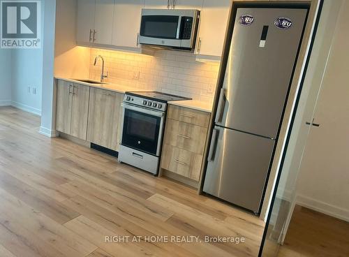 704 - 1195 THE QUEENSWAY , Toronto, Ontario M8Z 0H1 5