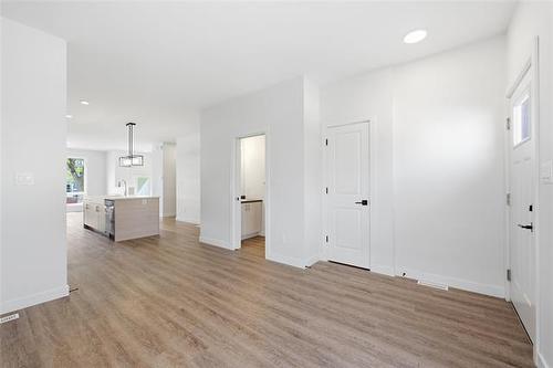 340 Rutland St, Winnipeg, MB 