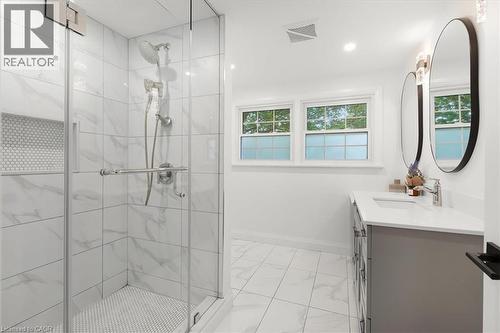 17 Highland Crescent, Cambridge, ON 