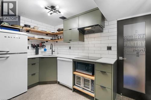 17 Highland Crescent, Cambridge, ON 