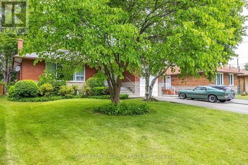 138 KENNARD AVENUE  Toronto, ON M3H 4M5