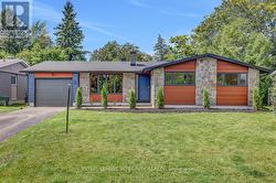 8 BRIAN CRESCENT  Ottawa, ON K2H 6X3