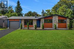 8 BRIAN CRESCENT  Ottawa, ON K2H 6X3