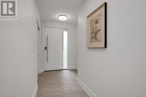 8 Brian Crescent, Ottawa, ON 