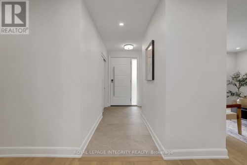 8 Brian Crescent, Ottawa, ON 