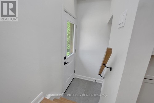 8 Brian Crescent, Ottawa, ON 