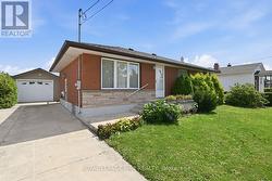 131 JOYCE AVENUE Welland (Lincoln/Crowland), ON L3B 1S7