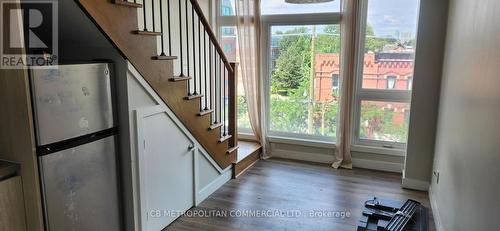 402 - 335 COLLEGE STREET , Toronto, Ontario M5T 1S2 2