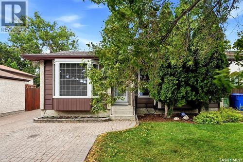 906 Hopkins Crescent N, Regina, SK 