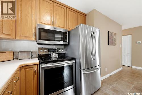 906 Hopkins Crescent N, Regina, SK 