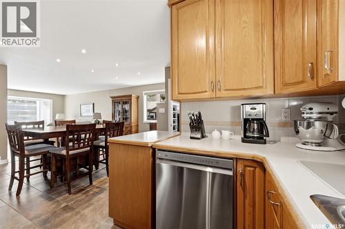906 Hopkins Crescent N, Regina, SK 