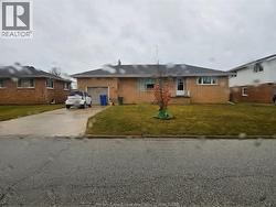 2381 LEONARD Windsor, ON N8W 4L6