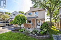 3 - 336 QUEEN STREET S  Mississauga, ON L5M 1M2