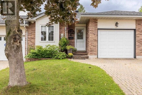 25 Village CT  Sault Ste. Marie, ON P6B 6J8