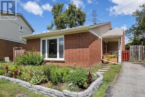 404 BURNLEY COURT  Oshawa, ON L1G 7G6