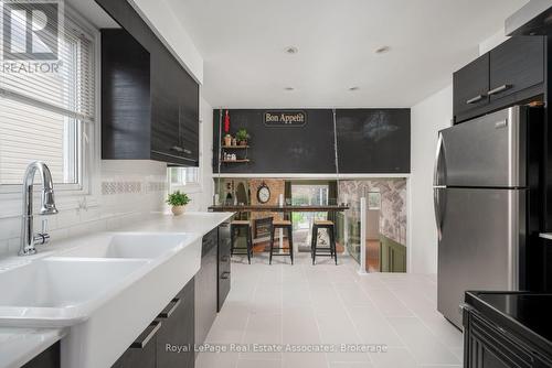 Kitchen - 2727 Bucklepost Crescent, Mississauga, ON 