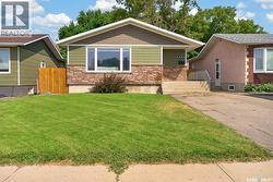 1214 Grandview STREET W Moose Jaw, SK S6H 5M2