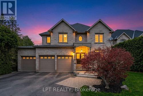 112 TYLER STREET  Aurora, ON L4G 2N3