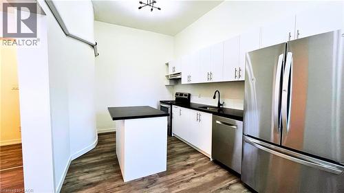 61 HURST Place S , Hamilton, Ontario L8P 3E6 3