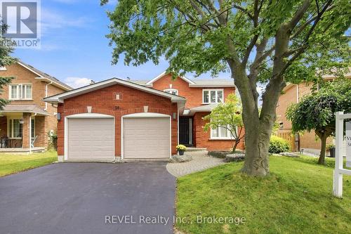 28 FALSTAFF CRESCENT  Whitby (Rolling Acres), ON L1R 1W3