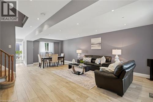 2055 Hunters Wood Drive, Burlington, ON 