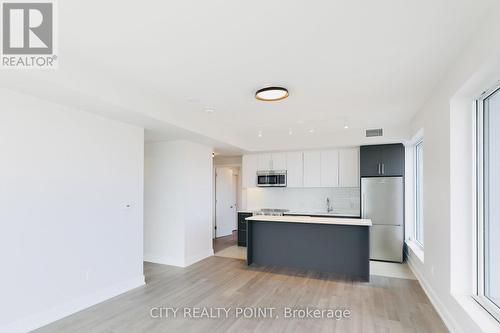 909 - 2525 BATHURST STREET , Toronto, Ontario M6B 2Y9 3