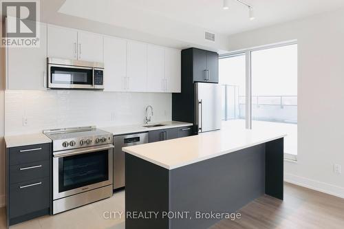 909 - 2525 BATHURST STREET , Toronto, Ontario M6B 2Y9 4