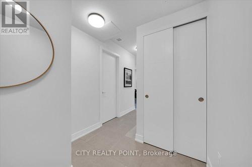 201 - 664 SPADINA AVENUE , Toronto, Ontario M5S 2H7 2