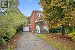 103 DUNBAR Road S  Waterloo, ON N2L 2E4