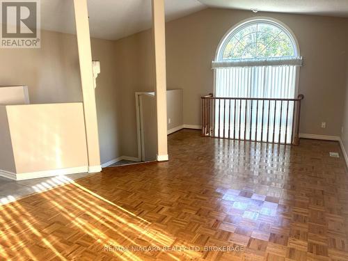 UNIT 1 - 11 URSULA AVENUE , St. Catharines (Burleigh Hill), Ontario L2T 1S9 5