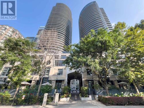 1811 - 25 CARLTON STREET  Toronto, ON M5B 1L4