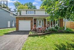 10 WOODVIEW CRESCENT Ottawa, ON K1B 3A9