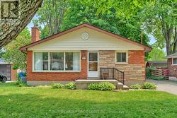 34 HILLCREST AVENUE Chatham-Kent, ON N7M 4E7