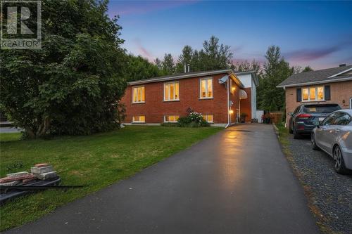 214 Benita Boulevard  Greater Sudbury, ON P3A 5Z5