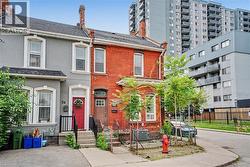 52 CATHCART Street  Hamilton, ON L8R 1M5