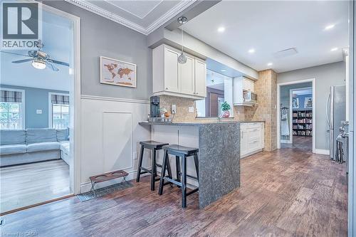 Open-concept kitchen, with easy access to dining room and family room areas. - 115 Southwood Drive, Cambridge, ON 