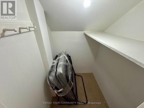 LOWER ROOM 2 - 86 LESMOUNT AVENUE , Toronto, Ontario M4J 3V9 4