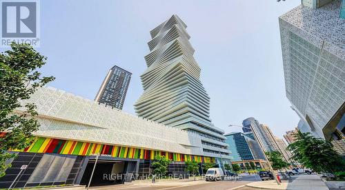 6001 - 3900 CONFEDERATION PARKWAY , Mississauga, Ontario L5B 0M3 2