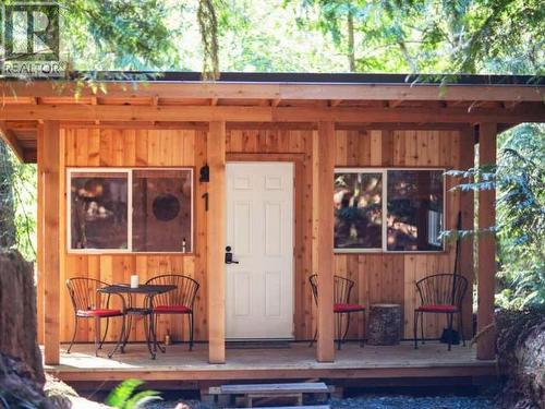 9340 Malaspina Rd, Powell River, BC 