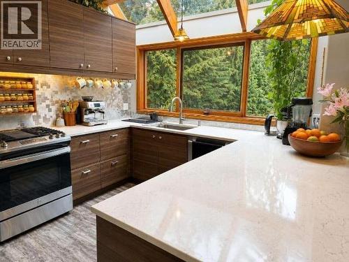 9340 Malaspina Rd, Powell River, BC 