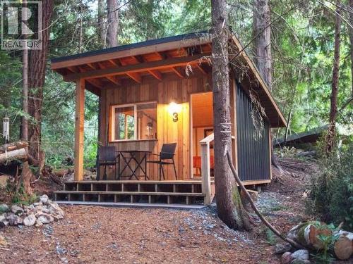 9340 Malaspina Rd, Powell River, BC 