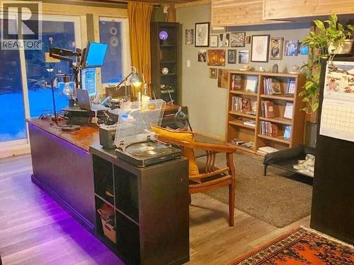 9340 Malaspina Rd, Powell River, BC 