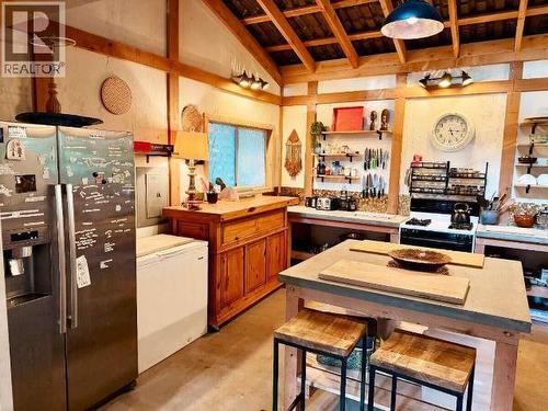 9340 Malaspina Rd, Powell River, BC 