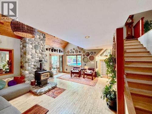9340 Malaspina Rd, Powell River, BC 